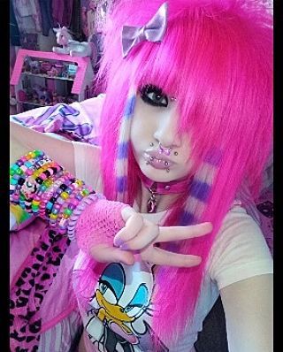 kittie metal_m0uth on Instagram: “u better hope u got 9 lives serafina, cuz ur gonna need em all” Coloured Streaks In Hair, Scenecore Girl, Pink Scenecore, Streaks In Hair, Scene Outfits Aesthetic, Scene Kid Hair, Scene Emo Fashion, Scene Culture, Dreams Core Aesthetic