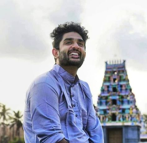 Sidsriram Hd Images, Sid Sriram, Zayn Malik Photoshoot, Exo Edits, Wedding Couple Poses, Actor Picture, Playlist Covers, Cute Couple Poses, Piano Chords