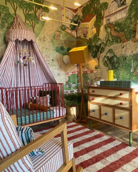 | @ameisedesign ❤️🎪 | Instagram Vintage Toddler Rooms, Sports Nursery Theme, Eclectic Nursery, Vintage Kids Room, Kids Bedroom Inspiration, Vintage Toddler, Nursery Room Inspiration, Toddler Rooms, Baby Themes