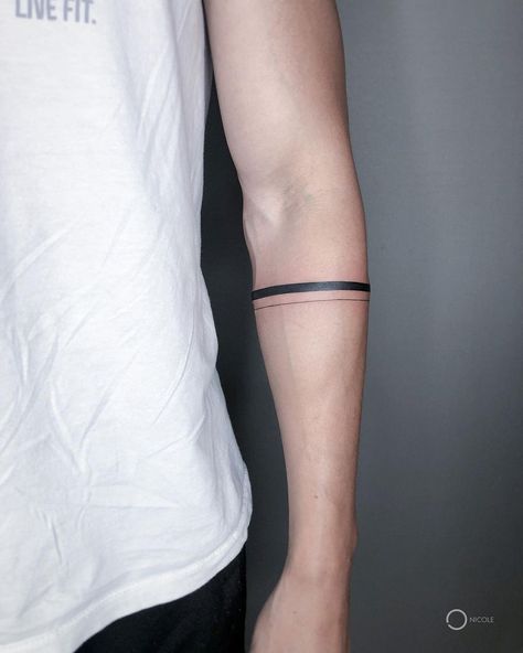 Forearm Rings Tattoo Men, Simple Armband Tattoo Men, Hand Bracelet Tattoo, Arm Band Tattoo Men, Line Bracelet Tattoo, Black Armband Tattoo, Armband Tattoo Men, Simple Chest Tattoo, Armband Tattoo Mann