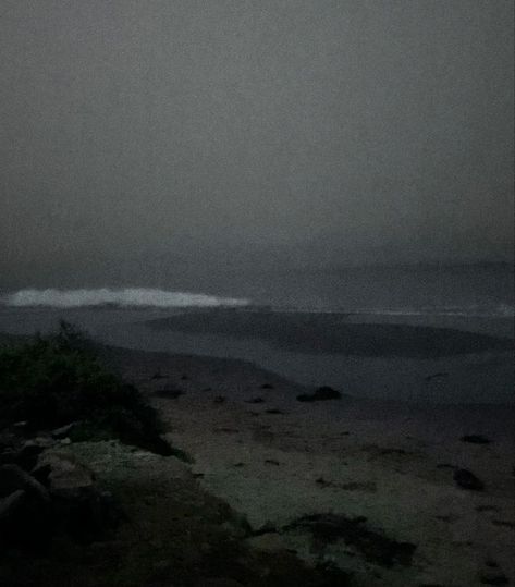 Dark Beach Asthetics Photos, Cloudy Night Aesthetic, Gloomy Night Aesthetic, Haunted Beach Aesthetic, Cloudy Ocean Aesthetic, Creepy Sea Aesthetic, Creepy Island Aesthetic, Spooky Island Aesthetic, Gloomy Town Aesthetic