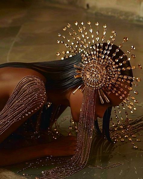 Exotic Fashion, Gold Aesthetic, Futuristic Fashion, Art Inspiration Painting, African Culture, Fantasy Fashion, Character Outfits, Headdress, Photoshoot Ideas