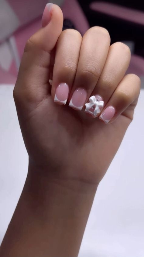 pretty coquette bow pink square short french tip nails Square Short French Tip Nails, Short French Tip, White Nail Ideas, Bow Nail Designs, Short French Tip Nails, Bow Nails, Trendy Bows, Cute Simple Nails, Nagel Tips