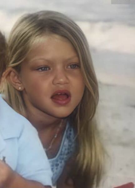 Bella Hadid Childhood, Young Gigi Hadid, Gigi Hadid Looks, Isabella Hadid, Yolanda Hadid, Gigi Hadid Outfits, Childhood Pictures, Bella Gigi Hadid, Equestrian Events