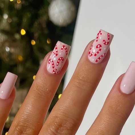 𝐇𝐚𝐧𝐧𝐚𝐡 𝐓𝐚𝐲𝐥𝐨𝐫 on Instagram: "#AD Candy Cane Lane 💕♥️ ___________________ Using @the_gelbottle_inc ★ Audrey ★ Candy Studio Gel ★ Daisy Studio Gel" Nude Candy Cane Nails, Christmas Candy Cane Nails, Christmas Candy Nails, Christmas Nail Designs Easy, Hannah Taylor, Candy Nails, Xmas Nail Art, Candy Cane Lane, Candy Cane Nails