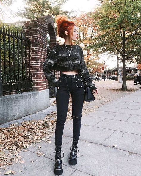 Mode Edgy, Outfit Punk, Look Grunge, Style Gothic, Rock Outfit, Women Fashion Edgy, Teenage Fashion, Rock Punk, Looks Black