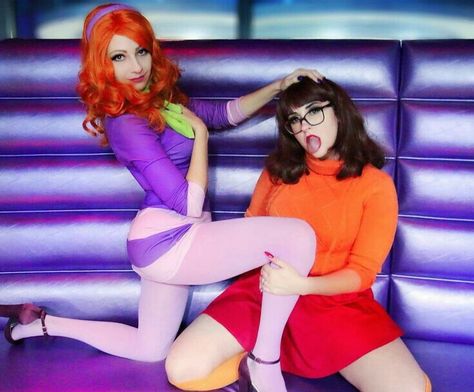 Hot Velma, Velma Daphne, Velma Cosplay, Daphne And Velma, My Dream Come True, Velma Dinkley, Daphne Blake, Woman Loving Woman, Halloween Costumes Friends