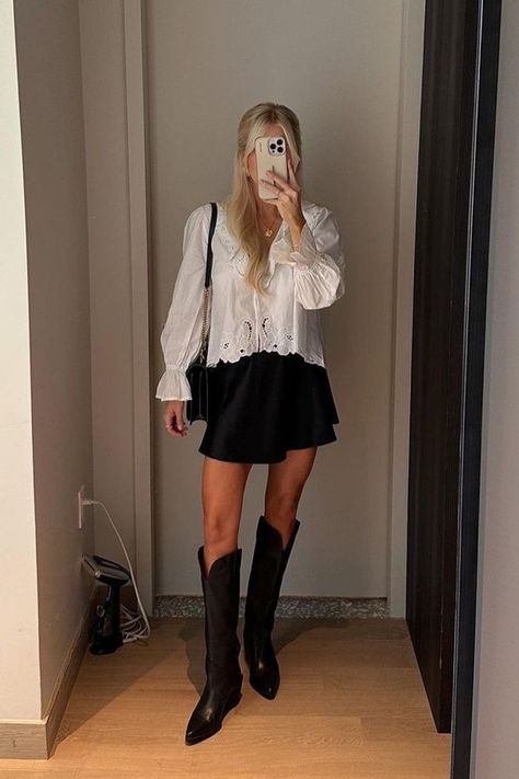 Silk Skirt Outfit Fall, Silk Mini Skirt Outfit, White Mini Skirt Outfit, What To Wear In Nyc, Fall Mini Skirt Outfit, Fall Date Night Outfit, Nyc Fall Outfits, Silk Skirt Outfit, Fall Mini Skirt