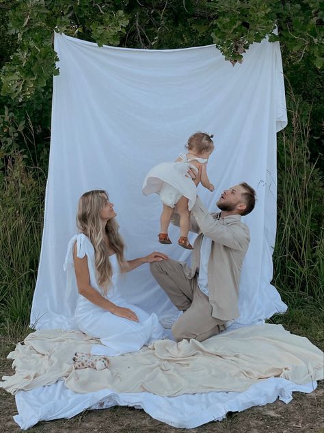 First Mothers Day Photoshoot, Diy Outdoor Photoshoot, Cloth Photoshoot, White Sheet Photoshoot, Mommy And Me Poses, Bed Poses, Backyard Photography, Spring Minis, 2nd Birthday Photos