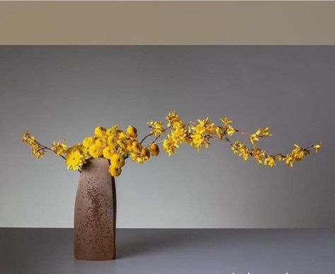 florist, yellow flowers, live creative, creative, inspiration, color inspiration, yellow & gray Ikebana Wedding, Art Floral Japonais, Yellow Flower Arrangements, Japanese Floral Design, Arreglos Ikebana, Sogetsu Ikebana, Ikebana Arrangements, Ikebana Flower Arrangement, Diy Arrangements