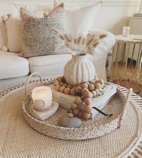 Round Center Table Decor, Boho Table Centerpieces For Home, Boho Coffee Table Decor Ideas, Boho Tray Decor, Rattan Tray Decor, Shell Table Decor, Coffee Table Decor Living Room, Center Table Decor, Living Room Center