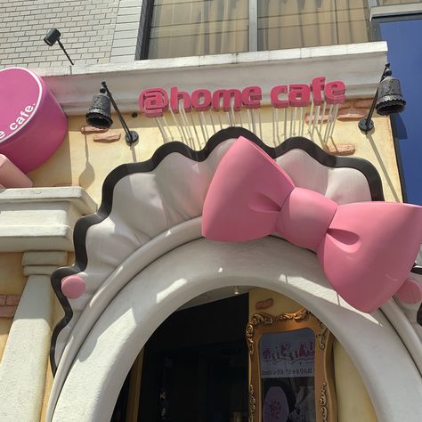 Maid Cafe Exterior, Maid Cafe Aesthetic, Maid Aesthetic, Cafe Desserts, Cute Places, Maid Cafe, Cafe Aesthetic, Cafe Style, Fashion Hairstyles