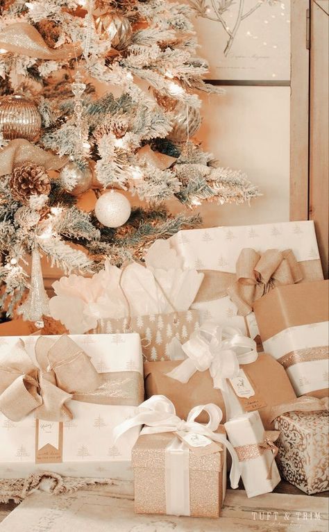 Christmas Present Aesthetic, Present Aesthetic, Winter Board, Christmas Lockscreen, Dream Christmas, Christmas Tree With Presents, Neutral Christmas, Christmas Shoot, Christmas Collage