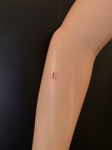 Letter E Finger Tattoo, Small E Tattoo Letter, Ella Tattoo Name, Initial E Tattoo, E Tatoos Letter, Tattoo Letra E, Q Tattoo Letter, Cursive E Tattoo, Letter E Tattoo Ideas