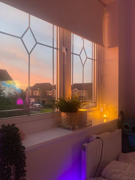 Pretty night, sunset, candles, bedroom, aesthetic, bedroom decor, bedroom ideas, plants, window ledge decor, room aesthetic Window Ledge Bedroom, Window Sill Bedroom Ideas, Bedroom Window Sill Decor Ideas, Window Seal Ideas Decor Bedroom, Window Ledge Decor Bedroom, Aesthetic Window Sill, Blinds Aesthetic Window, Window Sill Decor Bedroom Aesthetic, Window Seal Ideas Decor