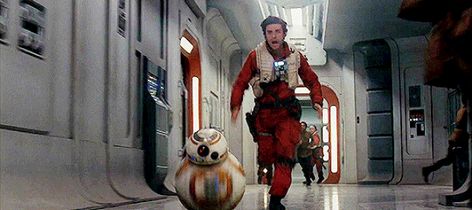 poe-run.gif 600×267 pixels Art Harry Potter, Star Wars Bb8, Star Wars Character, Star Wars Watch, Star Wars The Last Jedi, Rian Johnson, Poe Dameron, Star Wars Celebration, The Last Jedi