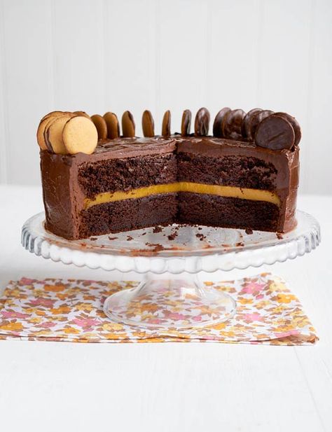 Chocolate Jaffa cake http://www.sainsburysmagazine.co.uk/recipes/baking/special-occasion-cakes/item/chocolate-jaffa-cake Jaffa Cake Recipe, Mud Cake Recipe, Chocolate Smoothie Recipes, Jaffa Cake, Mud Cake, Easter Baking, Big Cakes, Special Cake, Occasion Cakes