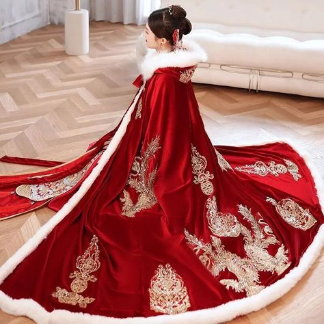 Hanfu Wedding Dress, Chinese Wedding Dresses, Wedding Hanfu, Bride 2023, Qun Kwa, Chinese Wedding Dress Traditional, Cheongsam Wedding, Long Cloak, Traditional Chinese Wedding