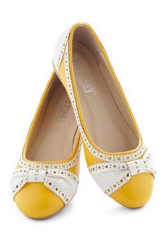 Shoes With Bows, Yellow Flats, Chic Chic, Vintage Flats, Cute Flats, Bow Flats, Yellow Shoes, Shoe Closet, Mellow Yellow