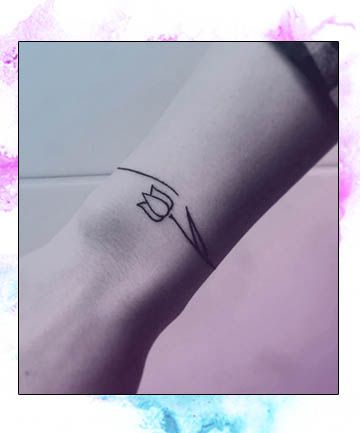 Tulip Bracelet Small Simple Tattoo Ideas, Tulip Tattoos, Tulip Bracelet, Simple Leg Tattoos, Dutch Tattoo, Simple Finger Tattoo, Simple Tattoo Ideas, Small Watercolor Tattoo, Lower Stomach Tattoos