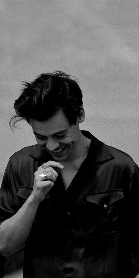 Harry Taylor, Harry Styles Lockscreen, Harry Styles Merch, Fashion Models Men, Harry Styles Edits, Harry Styles Aesthetic, Celebrity Singers, Harry Styles Wallpaper, Harry Styles Pictures