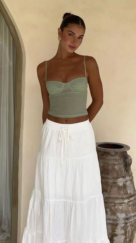 Spain In The Summer Outfits, Boho Aesthetic Outfit, Santorini Outfit, Europe Summer Outfits, Boho Summer Outfits, European Summer Outfits, Europe Outfits, Maxi Skirt Outfits, Girls Summer Outfits