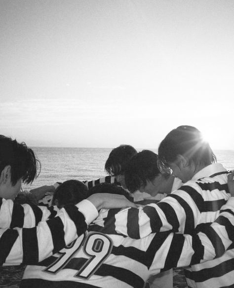 enhypen group photo aesthetic bw Life Without You, Boyfriend Pictures, A Group, My Vibe, Make Me Happy, Love Of My Life, Boy Groups, Black And White, Memes