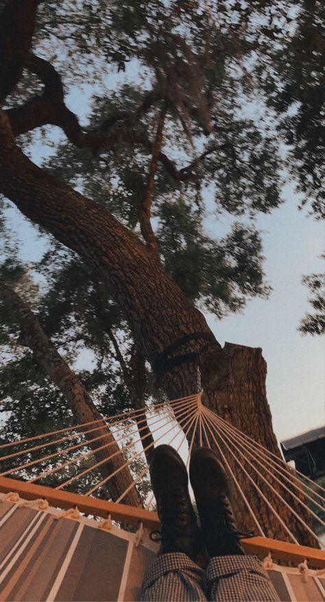 outdoor ideas hammock in the trees Chillin Aesthetic, Reading Hammock Aesthetic, Hammock Reading Aesthetic, Fall Nature Aesthetic, Reading In A Hammock Aesthetic, Spotify Pictures, Summer Hammock Aesthetic, Hammock Beach Aesthetic, Summer Vision