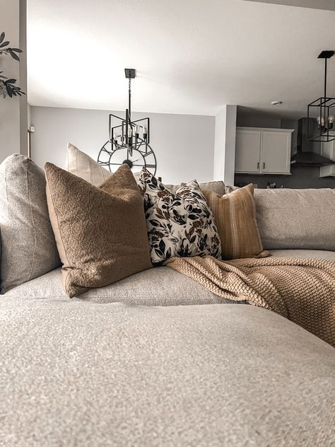 Oatmeal Sofa Living Rooms, Taupe Sofa Living Room Ideas, Tan Couch Living Room Ideas, Beige Couch Living Room Ideas, Neutral Sofa Living Room, Taupe Sofa Living Room, West Elm Harmony, Decorative Pillows Living Room, Harmony Sofa