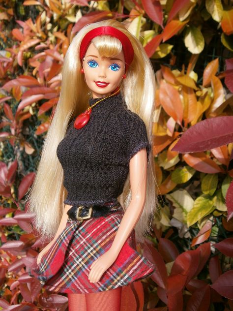 https://flic.kr/p/mPZFkb | SCHOOL SPIRIT BARBIE 1995 | OLYMPUS DIGITAL CAMERA Spirit Week School, Barbie Themed Outfits, Barbie Repaint, Old Barbie Dolls, 90s Barbie, Barbie Disney, Barbie 1990, Barbie 80s, Barbie 90s