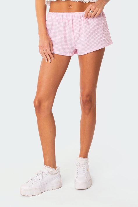 Gingham Boxer Shorts – edikted Summer Casual Shorts, Dirndl Outfit, Bandeau Tops, Rock Outfit, Mini Robes, Loungewear Women, Weave Style, Beach Pants, Lounge Shorts