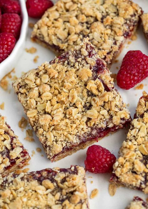 Raspberry Oatmeal Crumble Bars have a buttery, oat crumble base covered with a layer of raspberry jam, and more oat crumble on top, baked to golden brown. It is a simple-to-make bar that can be enjoyed for breakfast, snack time, or dessert! Oatmeal Crumble Bars, Oat Slice, Butterscotch Bars, Oatmeal Crumble, Key Lime Pie Bars, Jam Bars, Oatmeal Squares, Raspberry Oatmeal, Candy Bar Cookies