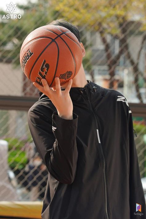 Kobe Bryant Quotes, Bola Basket, Lee Dong Min, Eunwoo Astro, Cha Eun Woo Astro, Basketball Photography, Basketball Wallpaper, Eun Woo Astro, Pose References