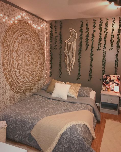 Bedroom With Tapestry And Lights, Accent Wall For Grey Bedroom, Room Canopy Ideas, Tapestry Bedroom Cozy, Tapestry Bedroom Ideas, Vine Decor, Personalized Home Decor, College Dorm Room Decor, Tapestry Bedroom