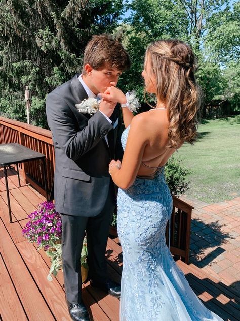 Prom Couple Pictures, Couple Prom Pictures, Applique Prom Dress, Couples Prom, Prom Photography Poses, Couple Prom, Homecoming Poses, Prom Pictures Couples, Prom Picture Poses