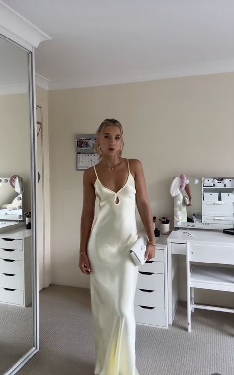 Graduation Day Dress, White Satin Gown, Silk Prom Dress, Prom Dress Inspo, White Silk Dress, Deb Dresses, White Slip Dress, White Prom Dress, Silk Dress Long