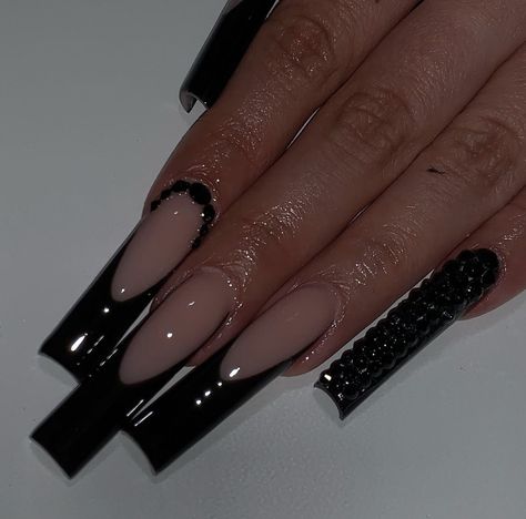 Black Nails Acrylic French Tips Long, Long Acrylic Nails Black French Tip, Long Almond Acrylic Nails Black French Tip, Black French Tip Nails Long, Black French Long Nails, Black French Tip Stiletto, Almond Black French Tip Nails, Black Stiletto Nails Design, French Tip Nails Long