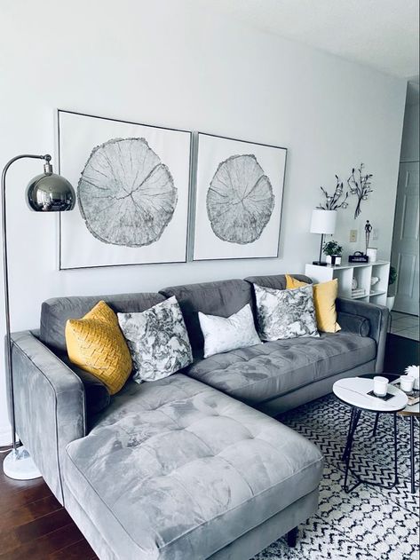 Small Grey Sectional Living Room, Small Living Room Ideas Gray Couch, Grey Couch Small Living Room, Dark Grey Sofa Living Room Ideas, Living Room Aesthetic Cozy, Room Aesthetic Cozy, Grey Couch Living Room Ideas, Dark Grey Couch, Dark Grey Couch Living Room