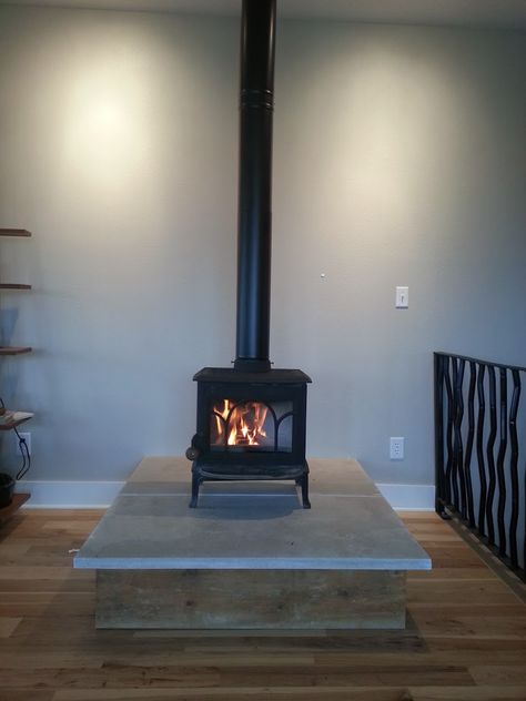 Calling all Jotul F100 owners. . . | Hearth.com Forums Home Soapstone Stove, Stove Hearth, Tiny Log Cabins, Wood Stove Hearth, Wall Stove, Small Stove, Wood Heater, Fireplace Hearth, Little Cabin