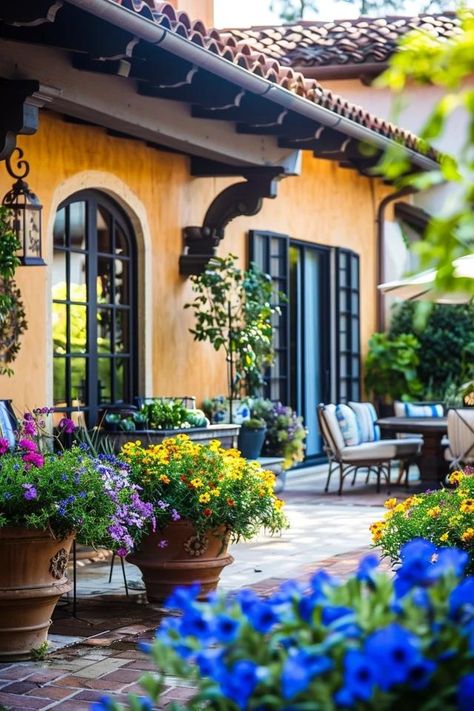 Embrace Elegance: Tuscan Style Patio Ideas Unveiled Tuscany Home Decor, Spanish Garden Ideas, Tuscan Landscape Design, Tuscan Backyard, Tuscan Style Garden, Mediterranean Patio Ideas, Tuscan Patio, Italian Patio, Mediterranean House Designs