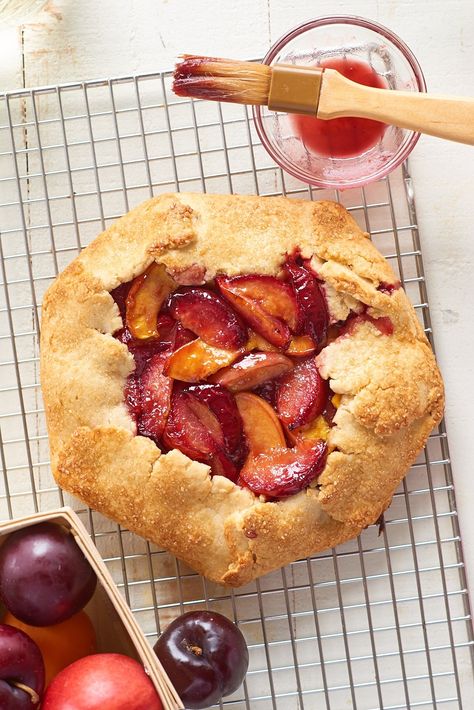 How To Make Any Fruit Galette With Just One Recipe. These EASH and impressive french desserts are a breeze to make! Perfect if you're looking for ideas and recipes for desserts to make with strawberries, cherries, nectarines, peaches, raspberries, blueberries -- any summer fruit you love. Like a homemade pie, just way easier to make. Fruit Galette, Plum Recipes, Galette Recipe, French Desserts, Dessert Dips, Pastry Desserts, Homemade Pie, Pastry Dough, Desserts To Make