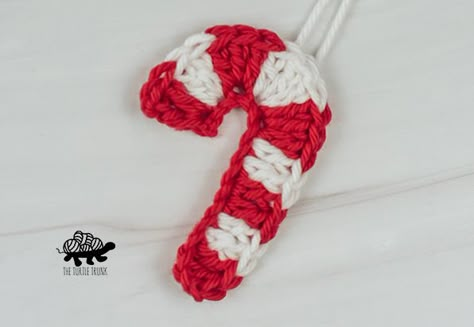 CROCHET ADVENT CALENDAR – WINTER & CHRISTMAS APPLIQUÉS PART 2 - The Turtle Trunk Easy Crochet Candy Cane, Santa Crochet Applique, Crochet Candy Cane Applique, Candy Cane Crochet Pattern Free, Candy Cane Crochet Pattern, Crochet Candy Cane Pattern Free, Christmas Ideas For Friends, Diy Crochet Christmas, Crochet Candy Cane