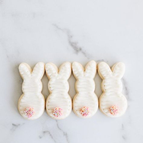 Sweet Petites KC, LLC on Instagram: "✳️PSA: Did you know that the Easter Bunny will be hopping into town early this year?🐰 Easter is Sunday, April 4. 😊We can’t wait to share all the Easter goodies soon!" Buttercream Decorated Cookies, Easter Sugar Cookies Decorated, Bunny Birthday Cake, Buttercream Cookies, Icing Designs, Easter Bunny Cookies, Sugar Cookie Decorating, Easter Sugar Cookies, Easter Sweets