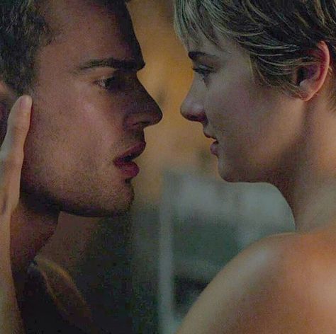 Way He Looks At Her, The Way He Looks At Her, Insurgent Movie, Divergent Theo James, Divergent Memes, Divergent Tris, Tris And Tobias, He Looks At Her, Tris And Four