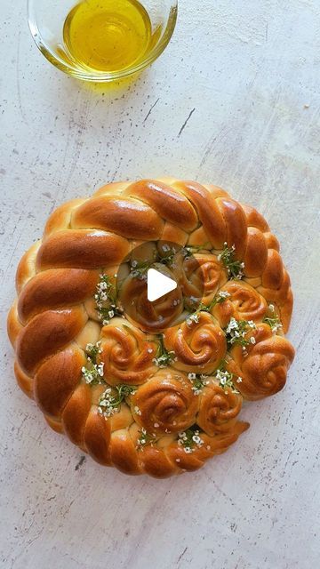 Pull Apart Challah Bread, Flavored Challah Bread, How To Braid Challah Bread, Challah Bread Braiding, Plaited Bread, Braided Bread Recipe, Braid Bread, Fancy Bread, Bread Wreath