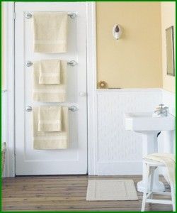 Towel racks behind bathroom door - great space saver for small bathroom. And perfect for guests. Everyone has their own towel and rack. Easy clean up! Bathroom Wall Decals, Bilik Air, Bad Inspiration, Decor Baie, Bathroom Redo, Clever Storage Solutions, Tiny Bathroom, Bathroom Doors, Bathroom Renos