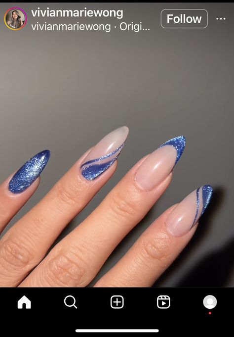 Dark Blue Glitter Nails Almond, Elegant Blue Nails Classy, Blue Glitter Almond Nails, Blue Nails Inspo Aesthetic, Blue With Gold Nails, Navy Blue Sparkle Nails, Navy Blue Nails With Glitter, Blue And Silver Prom Nails, Blue And Silver Glitter Nails