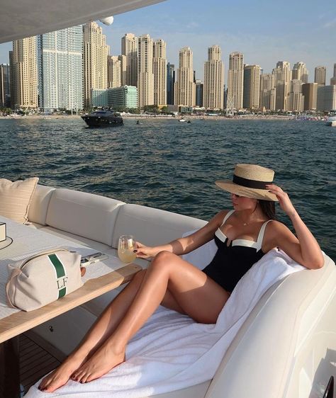 Yacht Aesthetic Girl, Yatch Pics Aesthetic, Yacht Photo Ideas, Yacht Outfit Women Classy, Classy Swimwear, Yacht Outfit, Yacht Fashion, Yacht Aesthetic, Yachts Girl