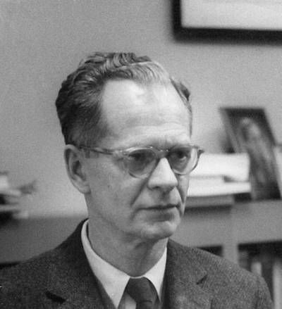 B. F. Skinner and J. G. Holland implemented Programmed Instruction Educational Model at Harvard. Check the Programmed Instruction Model article to find more Bf Skinner, Fascinating Quotes, Ap Psychology, Operant Conditioning, Applied Behavior Analysis, Behaviour Management, Noam Chomsky, Psychology Student, Behavior Analysis