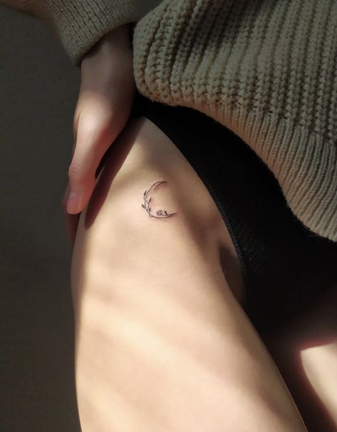 Small Ribcage Tattoos For Women, Rib Tattoo Minimalist, Rib Moon Tattoo, Triangle Moon Tattoo, Hip Tattoos Women Moon, Rib Tattoo Aesthetic, Moon Tattoo On Hip, Moon Tattoo Ribs, Quote Rib Tattoo